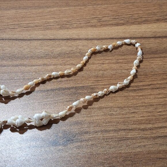 Hawaiian Lei Conch Shell Necklace 32" - Picture 4 of 8